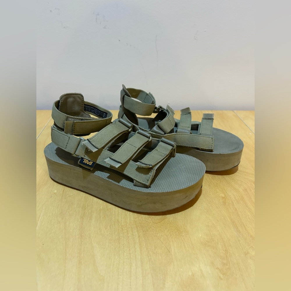 Teva Women's Olive Platform Sandals Sz 8